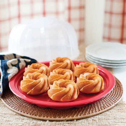 Nordic Ware Translucent Bundt Cake Keeper