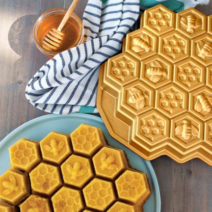 Nordic Ware Honeycomb Pull-Apart Pan Gold