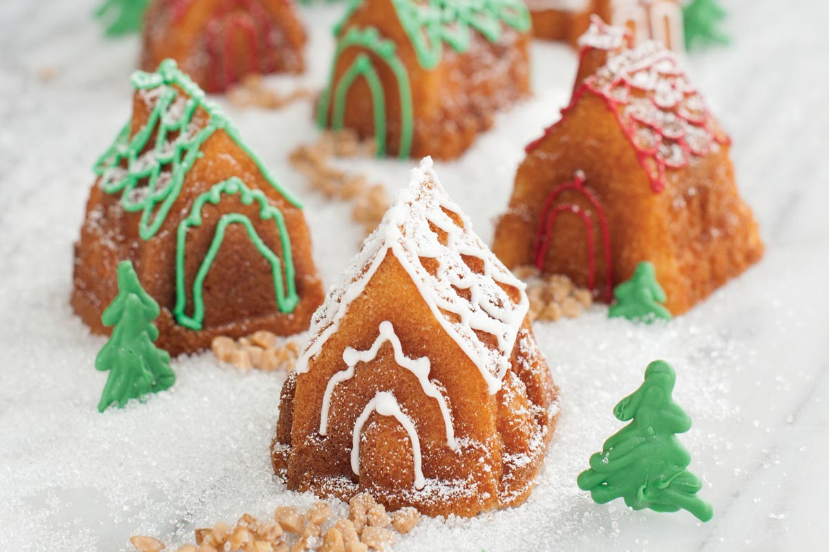 Christmas Snowy Village Cake Recipe (with video)